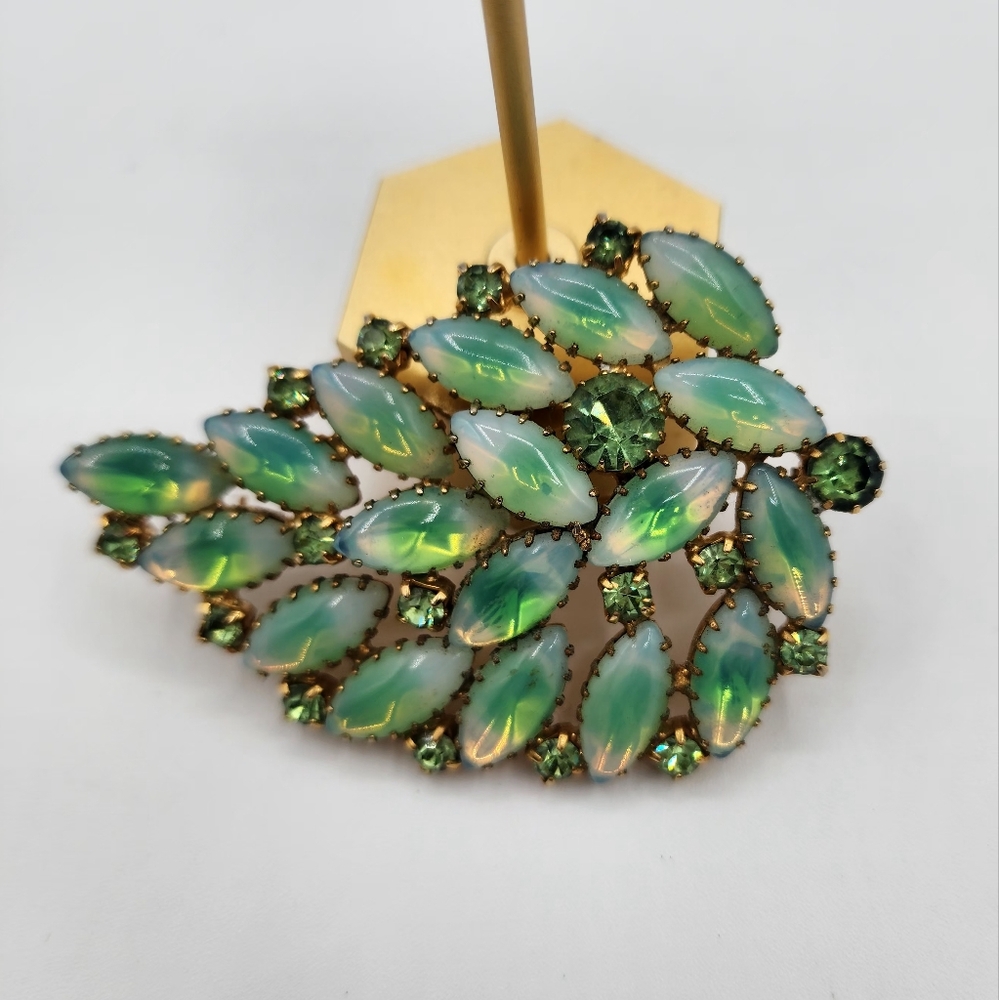 Vintage Juliana Multi-Green and Gold Brooch and Earrings Set - Picture 3 of 14